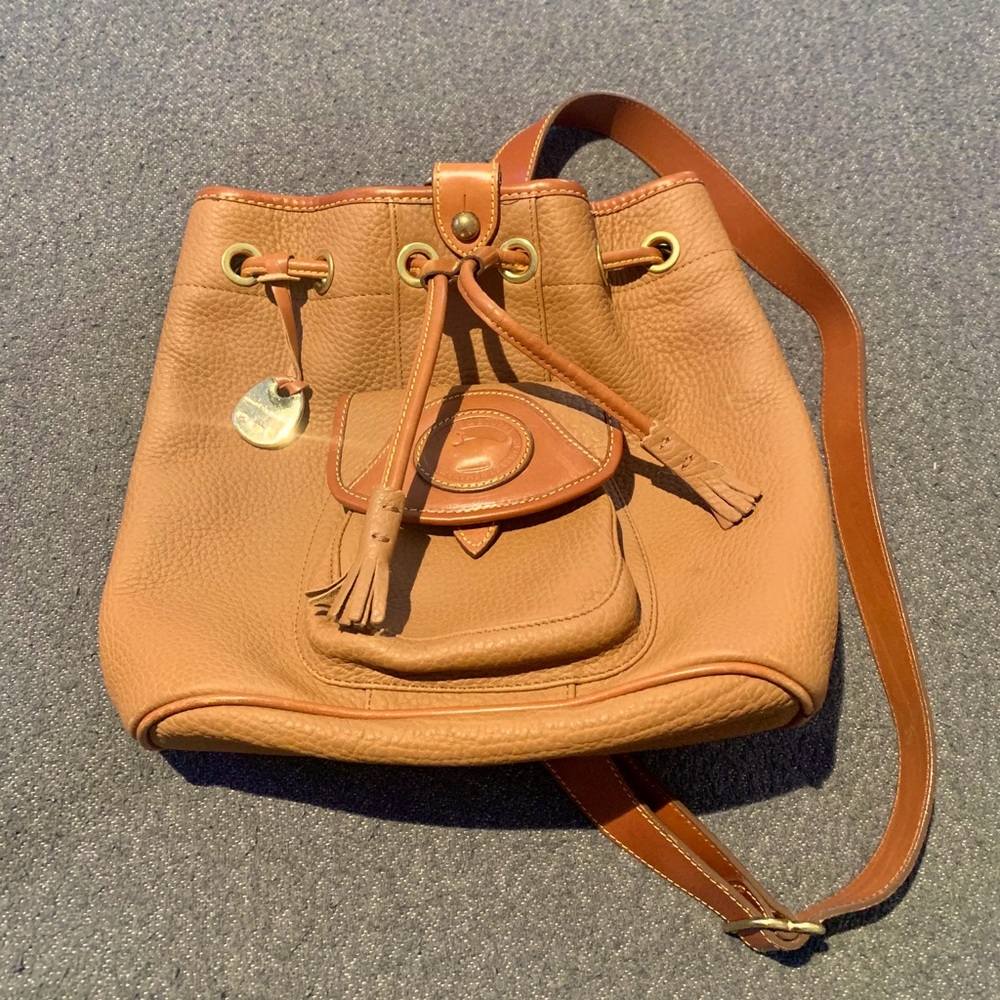 🚫SOLD🚫 Vintage Dooney & Bourke Sling Bag - Picture 1 of 6